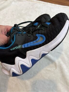 Nike Giannis Immortality Boys Basketball Shoes Size 5 Black & Blue
